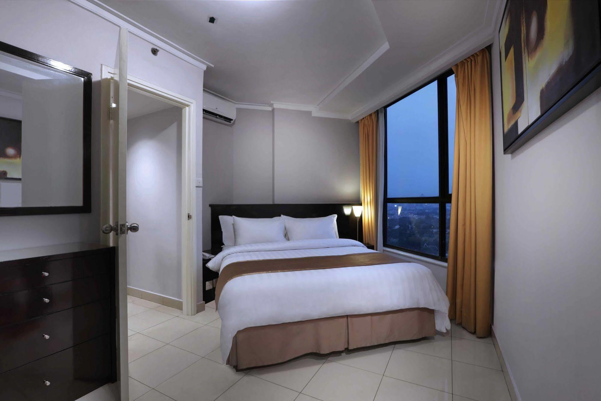 Horison Ultima Suite & Residences Rasuna Jakarta Luaran gambar